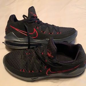 Nike 10.5 Men LeBron